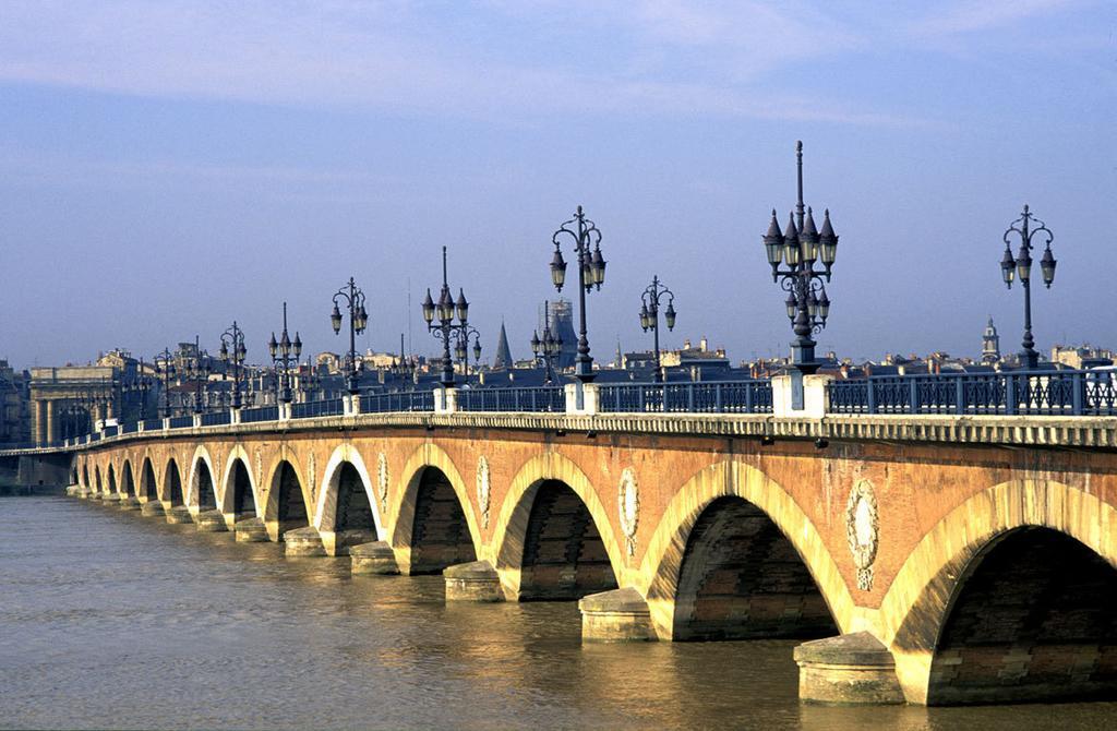 Ausone Beautiful Loft Apartment In Historical Center + Terrace And Parking Bordeaux Bagian luar foto