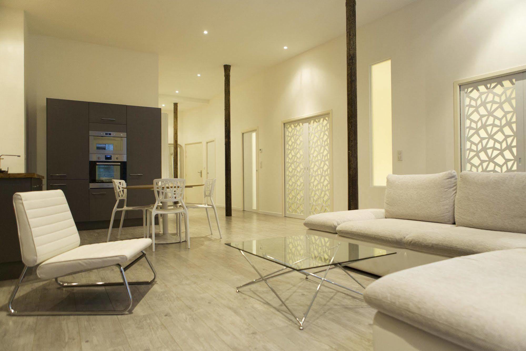 Ausone Beautiful Loft Apartment In Historical Center + Terrace And Parking Bordeaux Bagian luar foto