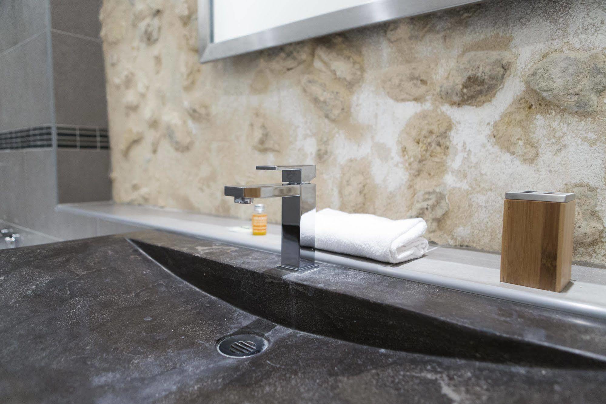 Ausone Beautiful Loft Apartment In Historical Center + Terrace And Parking Bordeaux Bagian luar foto