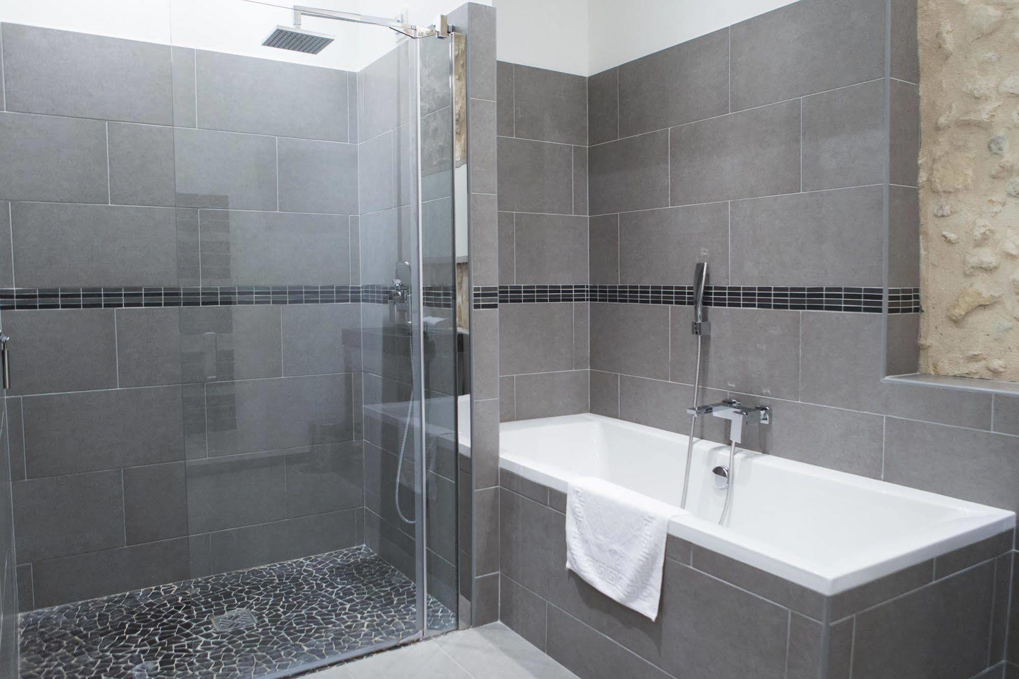 Ausone Beautiful Loft Apartment In Historical Center + Terrace And Parking Bordeaux Bagian luar foto