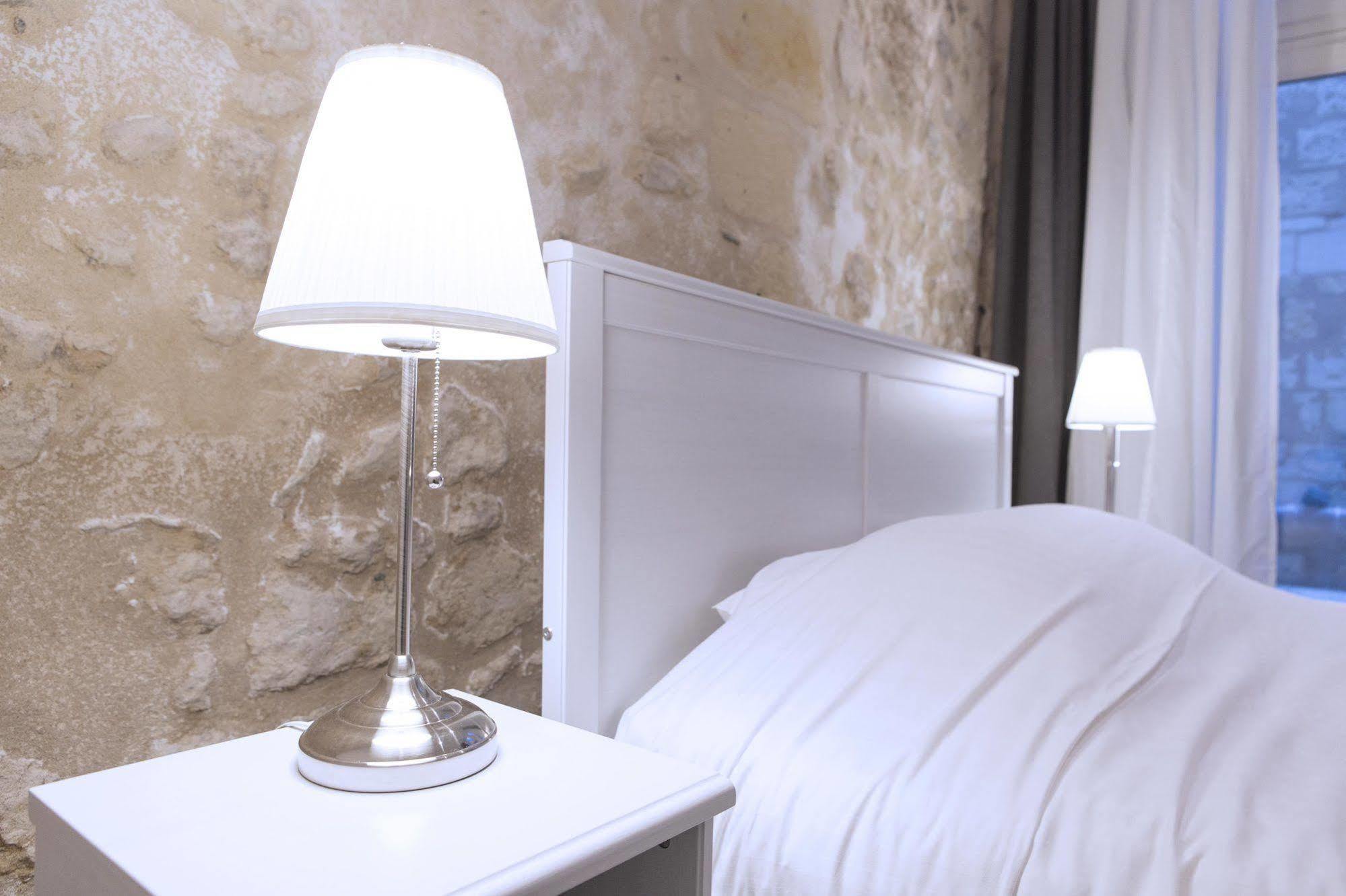 Ausone Beautiful Loft Apartment In Historical Center + Terrace And Parking Bordeaux Bagian luar foto