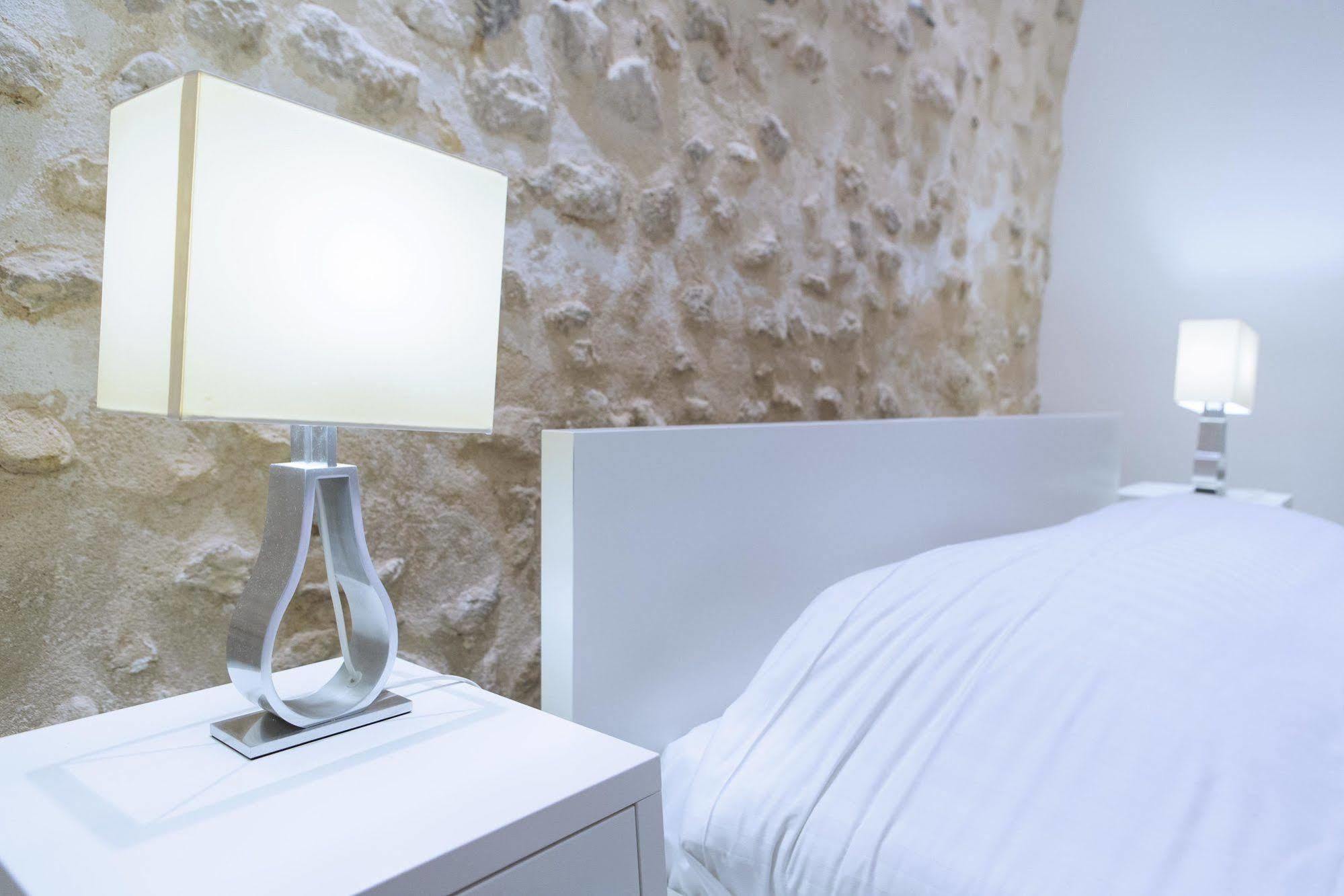 Ausone Beautiful Loft Apartment In Historical Center + Terrace And Parking Bordeaux Bagian luar foto