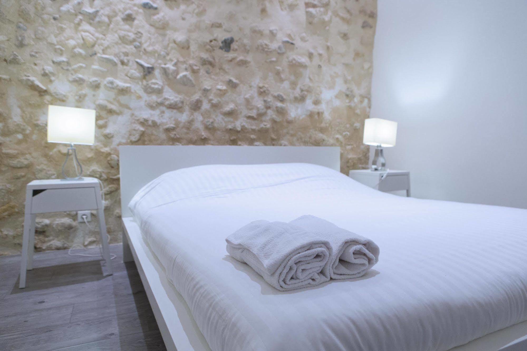 Ausone Beautiful Loft Apartment In Historical Center + Terrace And Parking Bordeaux Bagian luar foto