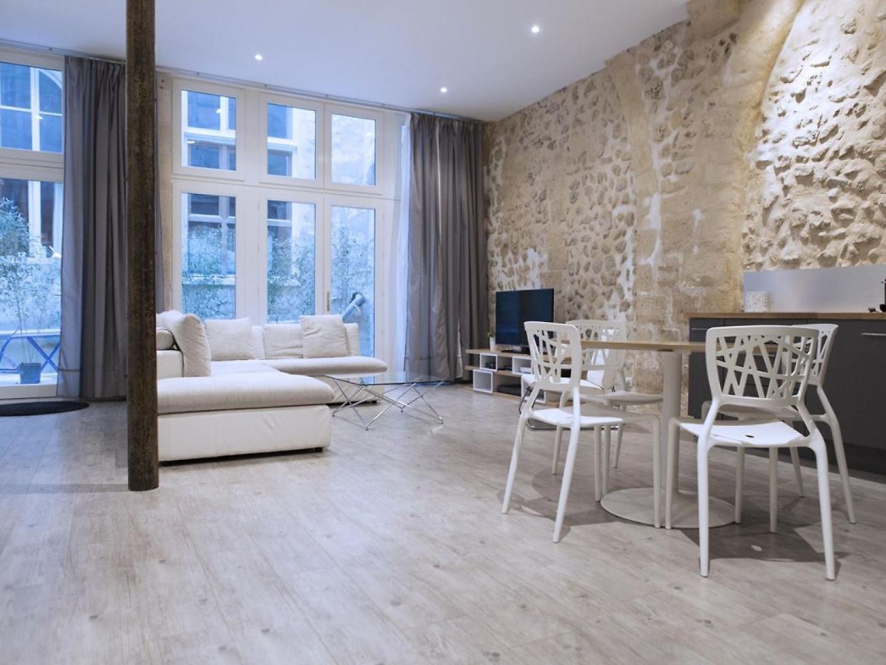 Ausone Beautiful Loft Apartment In Historical Center + Terrace And Parking Bordeaux Bagian luar foto